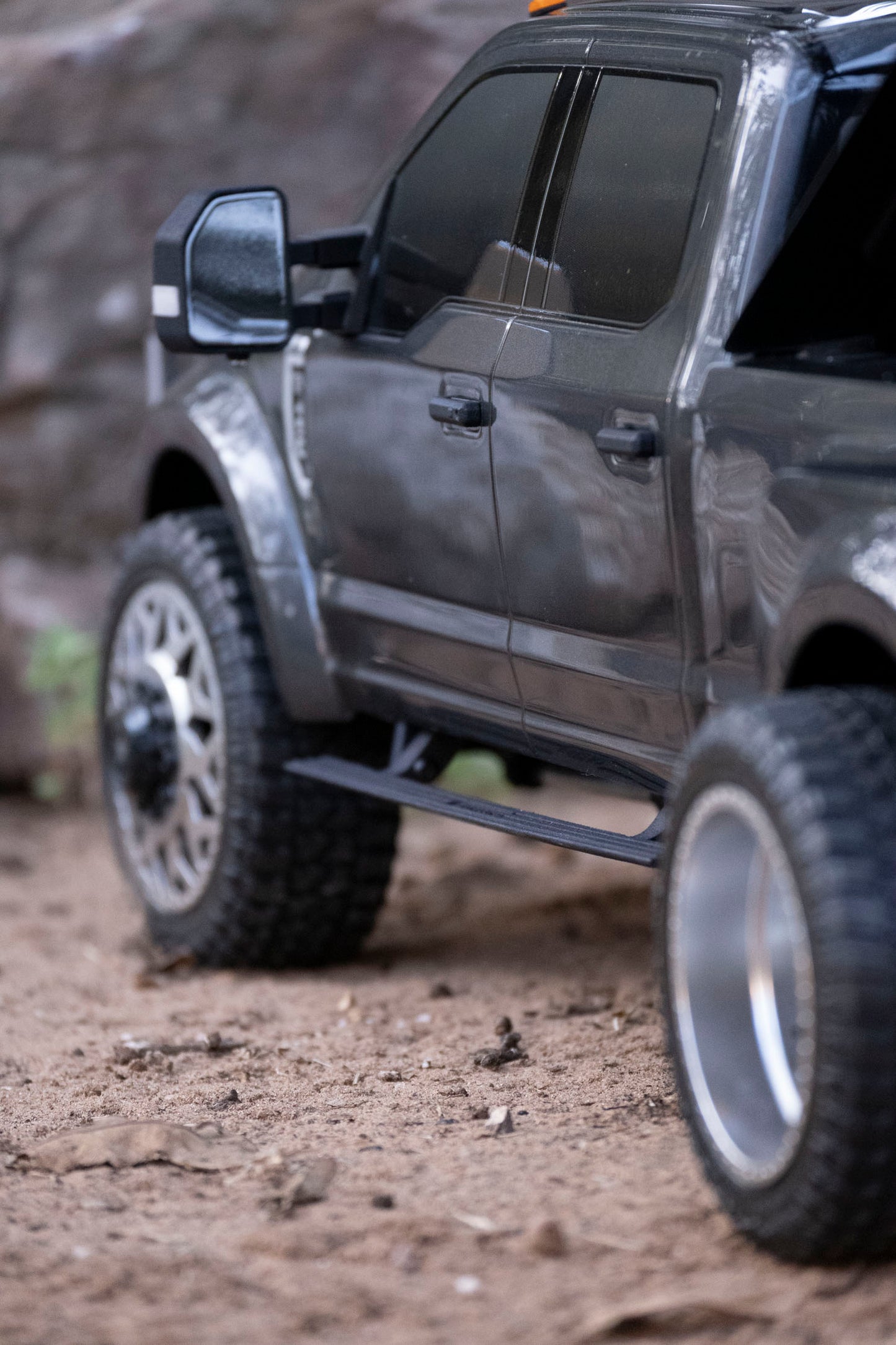 1:10 Rod Shop  |  CEN Racing Ford F450    |     Motorized Side Steps